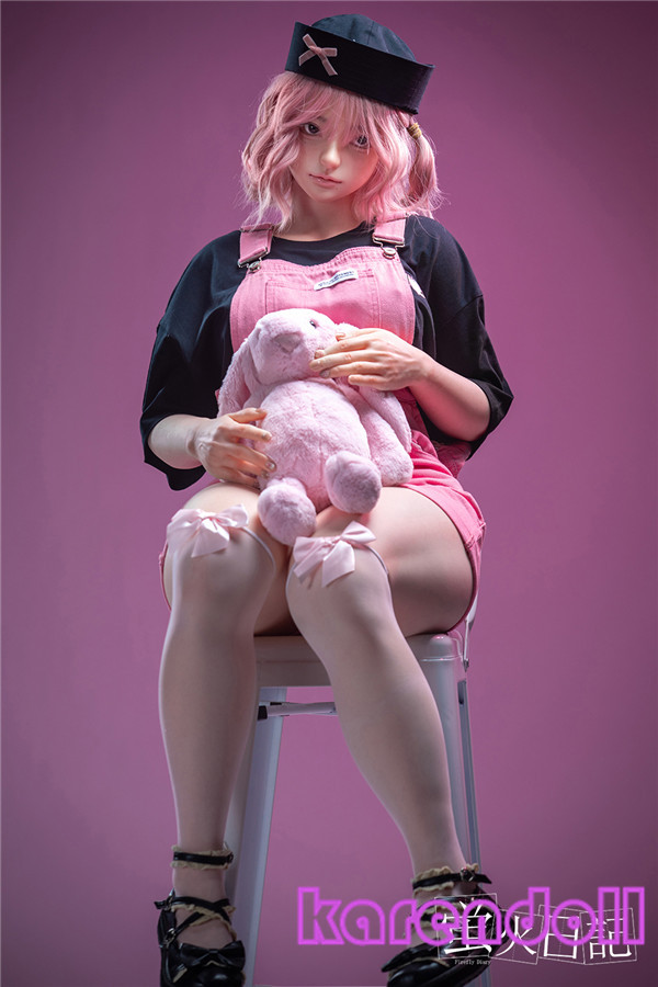 菜菜子 ラブドール 女性 ピンクの髪