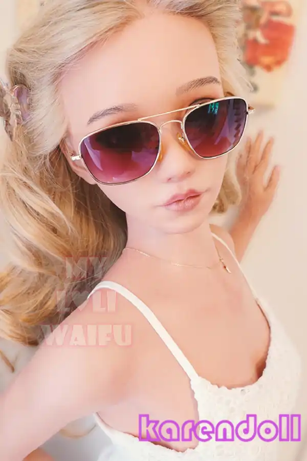 Tina 人妻 ラブドール 若さ溢れる