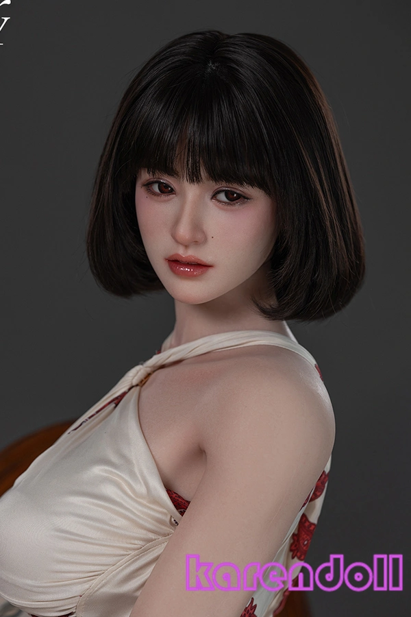 Yuri 人妻 ラブドール 魅力