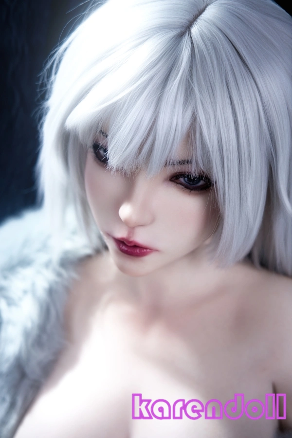 クール系ラブドール Faye