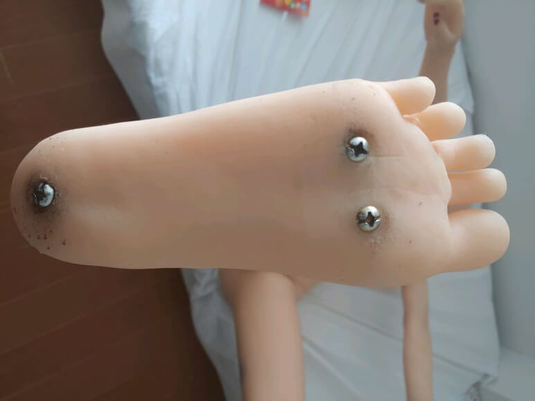 sex-doll-standing-feet