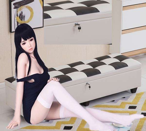 美しい　ラブドール　白ニーソ